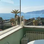 Grande Attico Con Vista Vicino Al Centro By Portofinovacanze Apartmán